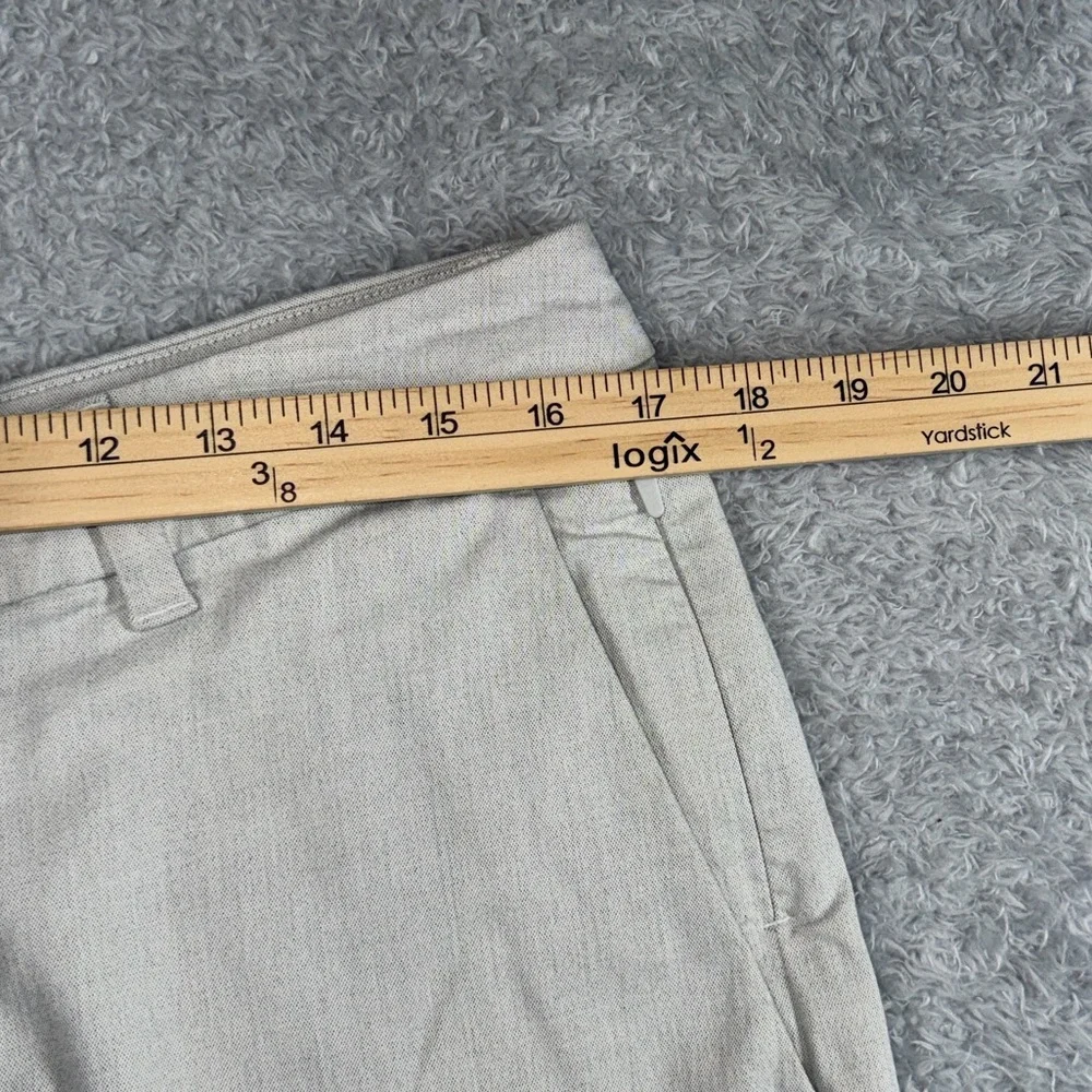 Lululemon Athletica Men's Soft Gray Flat Front Shorts